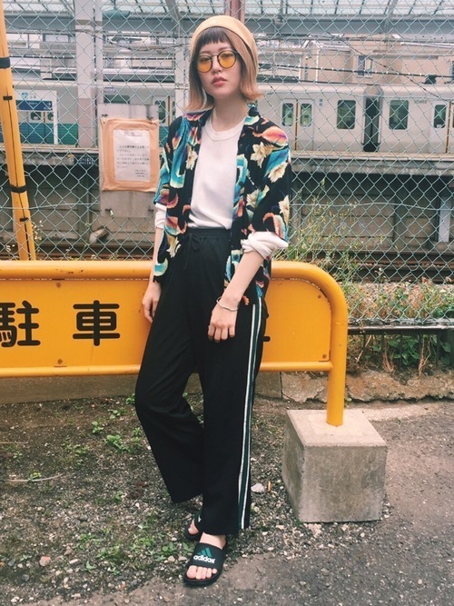 レディースの アロハシャツ の着こなし術伝授 ブランド別に紹介 Arine アリネ