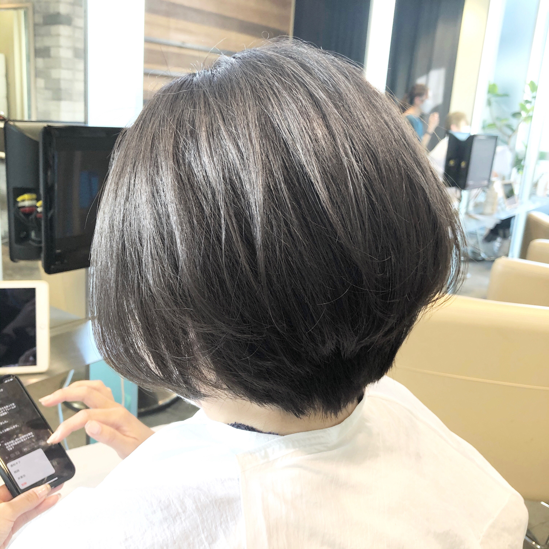 頭の形をキレイに見せて
首を、スッキリ見せてくれる。
前下がりショート。
グレージュで柔らかさを。
クセを伸ばせる髪質改善。
ネオゼロアルカリストレート。⚡️
オススメです!
※只今、マスクしたまま施錠出来るよう
替のマスクご用意してます。
手指消毒や換気、お席の間隔をあける
マスク着用など常に行なっております。
出来る限り不安な気持ちを無くせるよう
笑顔で帰って頂けるよう取り組んでいきます。
予約は取りづらい事もあると思いますが、
お電話やLINEを頂けるとご案内出来る事も
ありますので、よろしくお願い致します。
ご予約ご相談お待ちしております☆
#前髪 #グレージュ #透明感
#アッシュ #ナチュラル #カジュアル #ストリート #ガーリー #キュート #オフィス #丸顔 #シースルーバング #カラー上手い #ゼロアルカリストレート #髪質改善 #ストレートパーマ #アッシュ #アディクシーカラー #イルミナカラー