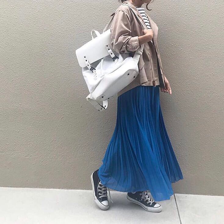 暖かい日が増えて来ましたね！そんな日にはすこしだけ遠くに出かけてみませんか？﻿
今回はスニーカーを使ったコーデをまとめてみました！﻿
﻿
たくさん歩くお出かけの日でもおしゃれできれいな自分で居たい！という方、ぜひ参考にしてみてください！﻿
﻿
■ @matsuten522 さん﻿
■ @mika_____akim さん﻿
■ @uki_yuriri0315 さん﻿
■ @pearl3028 さん﻿
■ @tomomiyu0920 さん﻿
■ @__htm.i_ さん﻿
ご協力ありがとうございました♡﻿
----------------------------------------------------﻿
ARINEでは「毎日に、憧れを。」をテーマに﻿
コスメ、ファッション、ライフスタイルなど﻿
様々なジャンルのお写真を募集しています .﻿
﻿
ファッションに関する写真は【 #arine_ootd 】﻿
のタグをつけて投稿してください。　﻿
﻿
※お写真を掲載する際は必ず事前にご連絡いたします﻿
#スニーカーコーデ#春コーデ#ママファッション #冬コーデ #大人シンプル#大人カジュアル#シンプルコーデ#アラフォーコーデ #アラサーファッション #休日コーデ#ザラジョ #プチプラ#アウターコーデ#着回しコーデ #高見えコーデ #今日のコーデ#今日の服#コーディネート探検隊 #おちびの輪#ユニジョ#コート#きょコ#今日の服#ootd#instafashioin#code