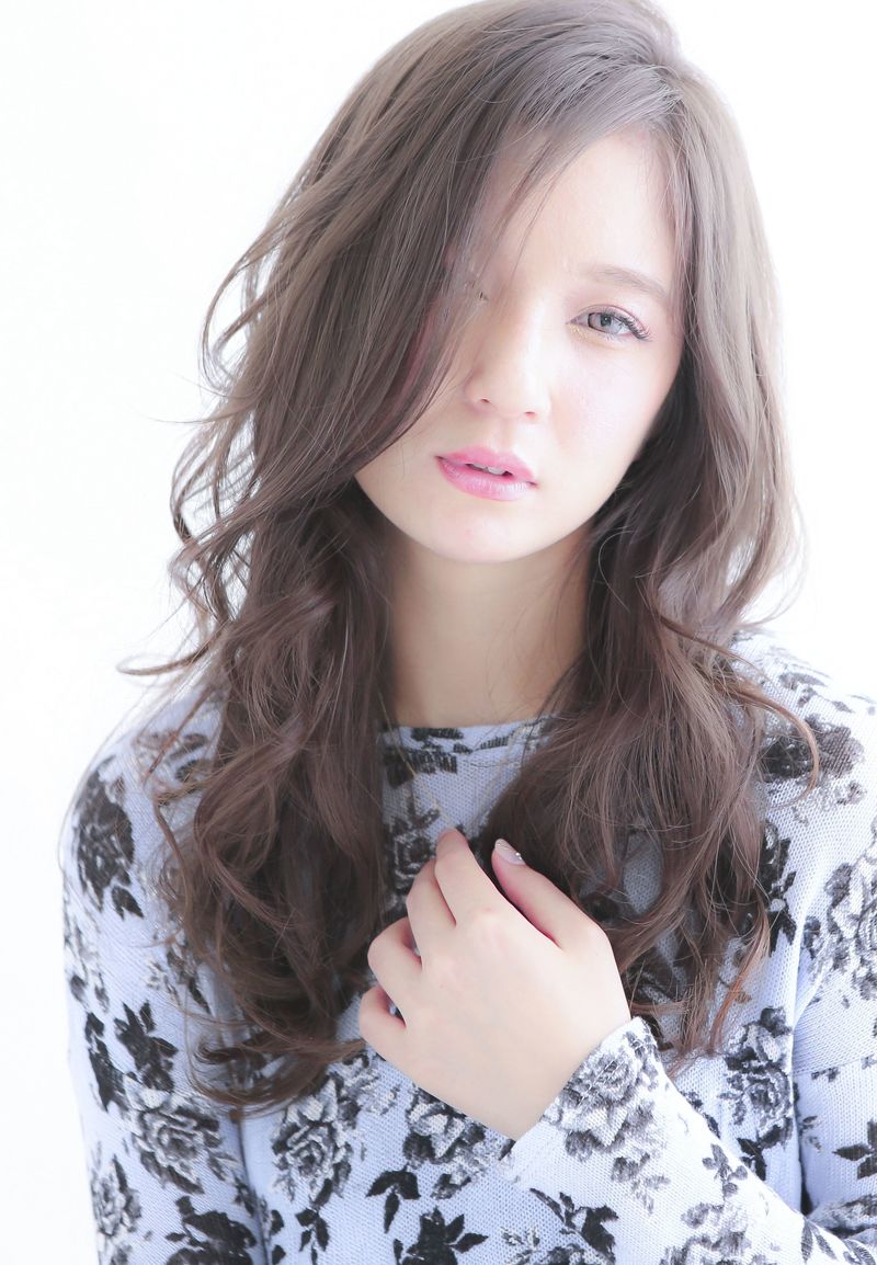 ヘアスプレーの使い方 おさらい 前髪 髪型もしっかりキープ Arine アリネ