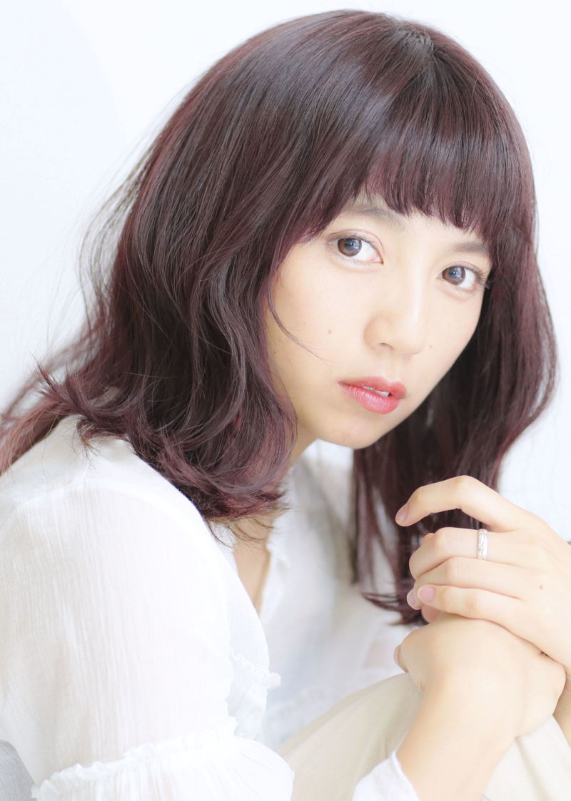 ピンクブラウンのヘアカラーでモテ髪 色っぽ愛されヘアの秘密に迫る Arine アリネ