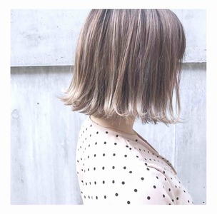 emi さんの外ハネボブ・グラデーションカラー・ハイトーンに関するスナップフォト(ID:300467)