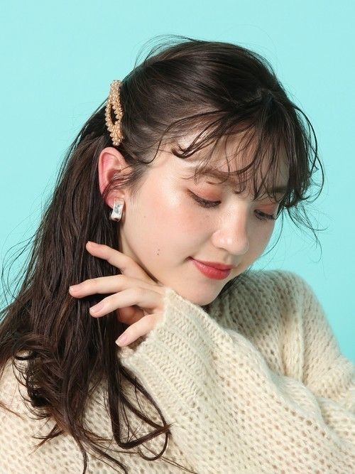 ヘアピンの正しい使い方を知ってる かわいく仕上げるための留め方 Arine アリネ