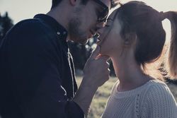 もしかして本命？それとも遊び？別れ際にキスする男性の心理とは