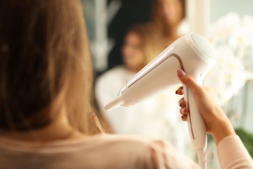 ショートの巻き髪はかわいさを最大限に引き出す 簡単 巻き方講座 Arine アリネ