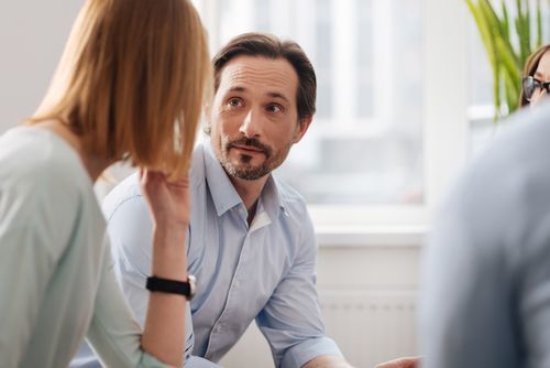 目をじっと見る男性心理7選 気になる彼はあなたに気がある Arine アリネ