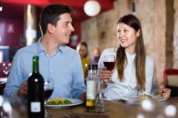 気になるあの子をクリスマスデートに誘いたい♡誘い方をレクチャー