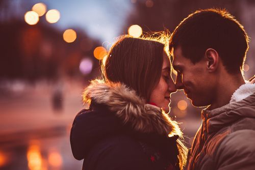 理想の回数や誘い方は？今どきカップルの《キス事情》を徹底解剖の3枚目の画像