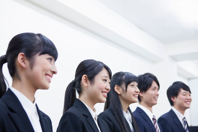 就活前髪 のポイントは 好印象を与える作り方をご紹介 Arine アリネ